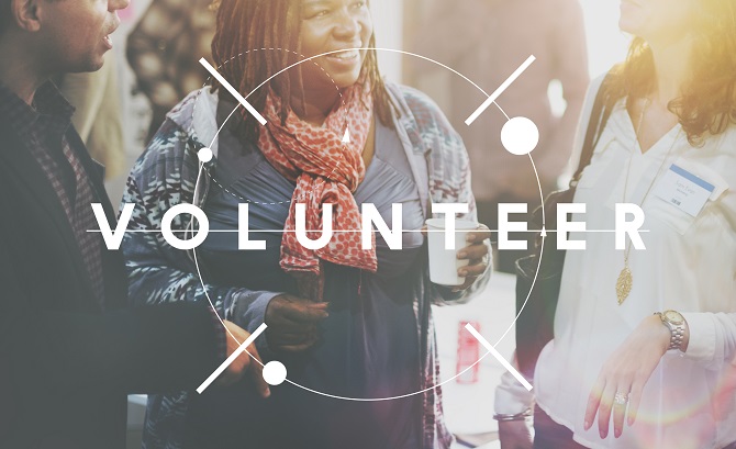 adults talking with text volunteer